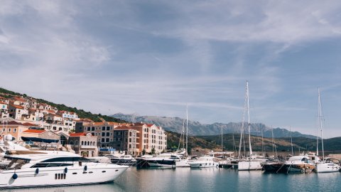 Luštica Bay: Luxusní resort na vzestupu v Černé Hoře